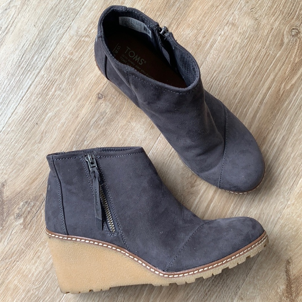 Tom’s wedge bootie